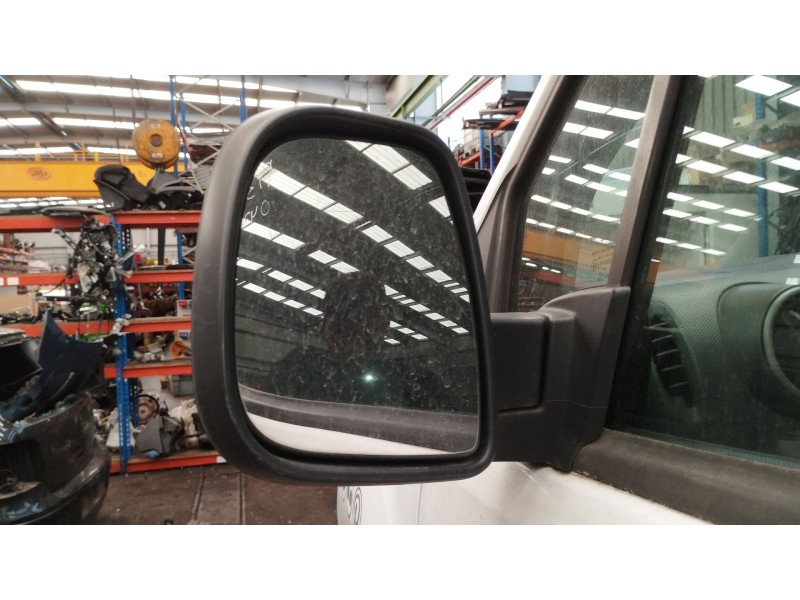 Recambio de retrovisor izquierdo para peugeot partner furgoneta/monovolumen 1.6 hdi referencia OEM IAM 1679996580  
