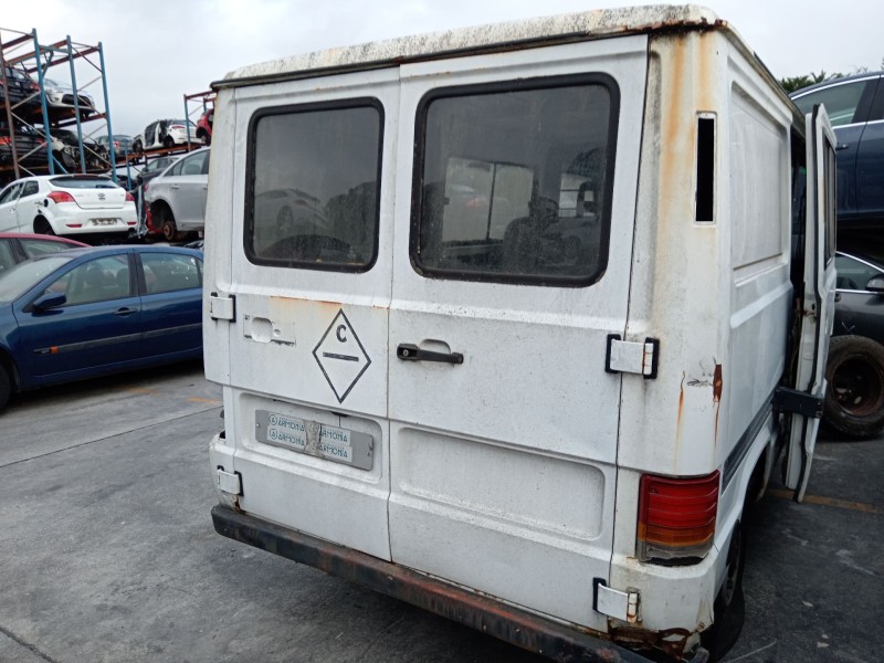 mercedes-benz mb furgoneta (w631) del año 1990