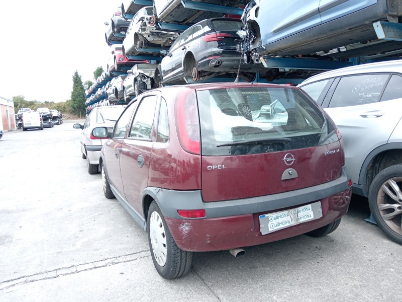 opel corsa c (x01) del año 2001