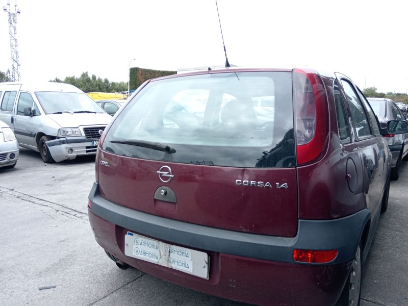 opel corsa c (x01) del año 2001