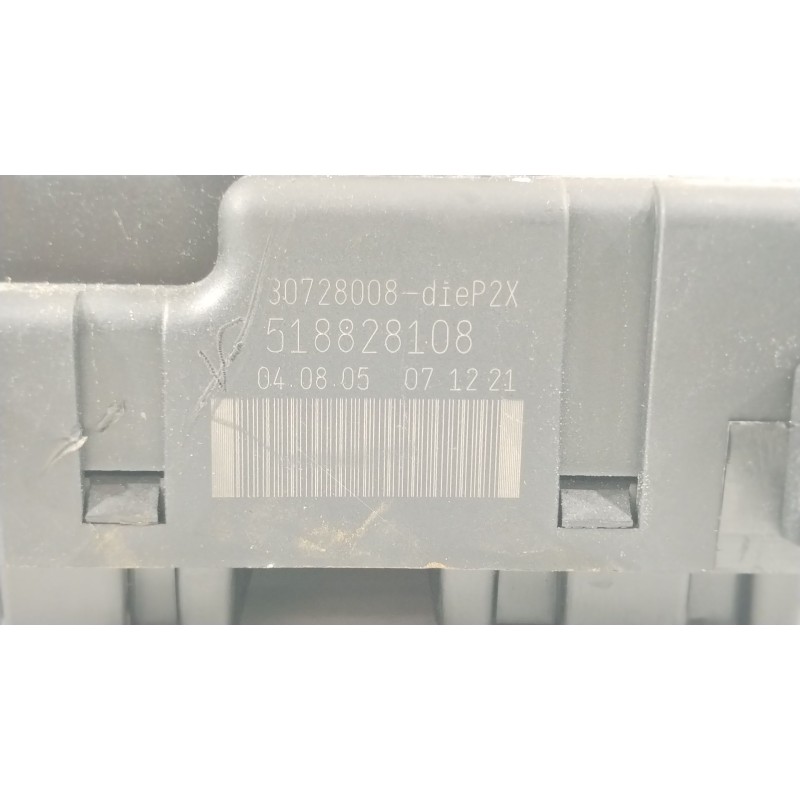 Recambio de caja reles / fusibles para volvo xc70 i cross country (295) d5 xc awd referencia OEM IAM 518828108  