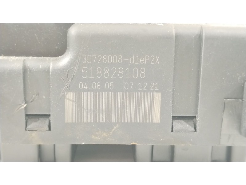 Recambio de caja reles / fusibles para volvo xc70 i cross country (295) d5 xc awd referencia OEM IAM 518828108  