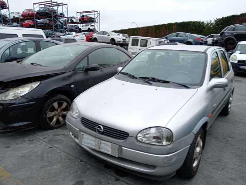 opel corsa b (s93) del año 2000