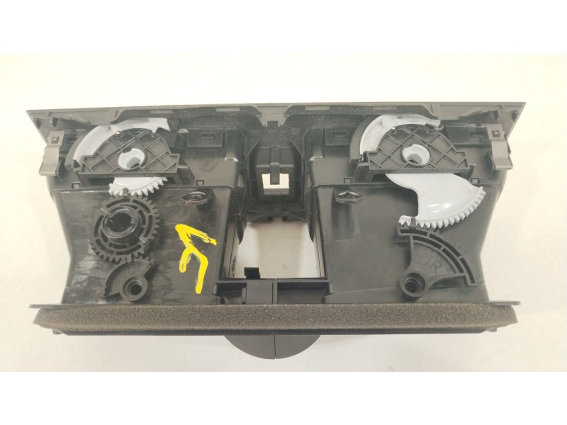 Recambio de rejilla aireadora para volkswagen golf vi (5k1) 1.4 tsi referencia OEM IAM 5K0819728 5K0815735 5K0815736