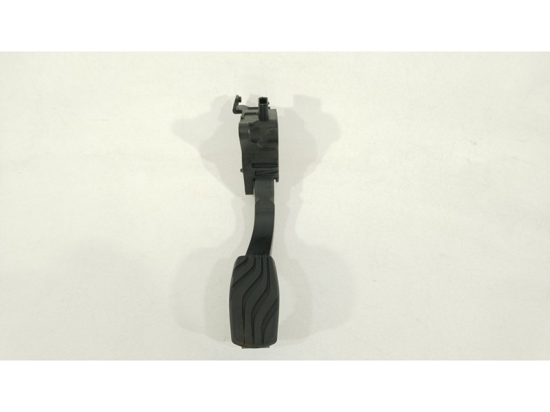 Recambio de potenciometro pedal para dacia sandero iii 1.0 sce 65 referencia OEM IAM 180100912R  
