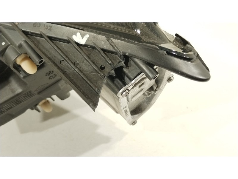 Recambio de faro derecho para dacia sandero iii 1.0 sce 65 referencia OEM IAM 260106343R  