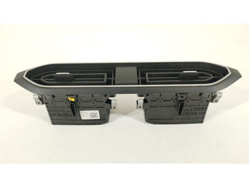 Recambio de rejilla aireadora para dacia sandero iii 1.0 sce 65 referencia OEM IAM 687509018R  