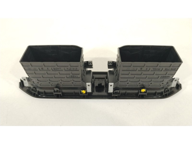 Recambio de rejilla aireadora para dacia sandero iii 1.0 sce 65 referencia OEM IAM 687509018R  