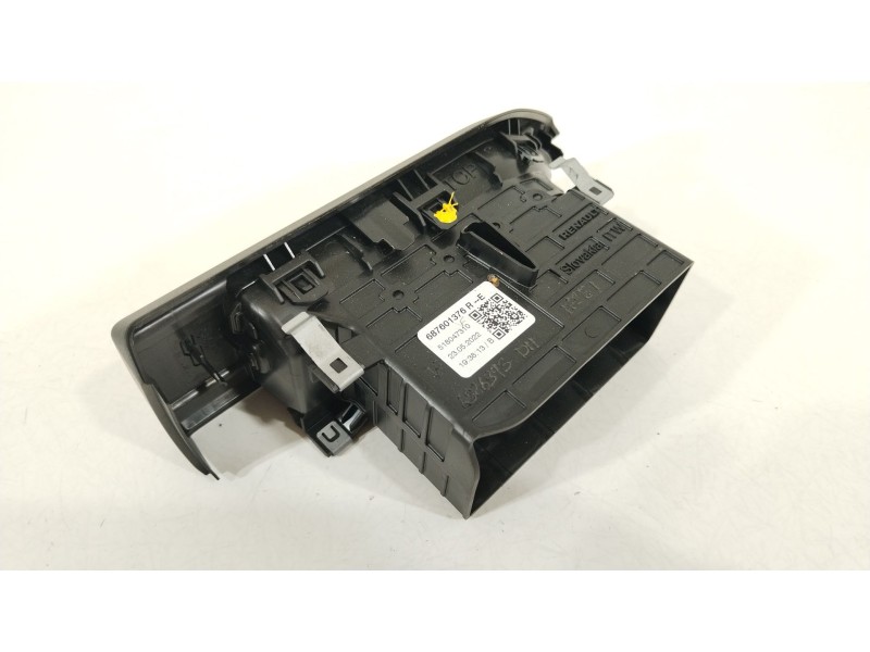 Recambio de rejilla aireadora para dacia sandero iii 1.0 sce 65 referencia OEM IAM 687601376R  