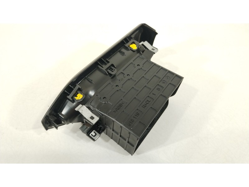 Recambio de rejilla aireadora para dacia sandero iii 1.0 sce 65 referencia OEM IAM 687601376R  