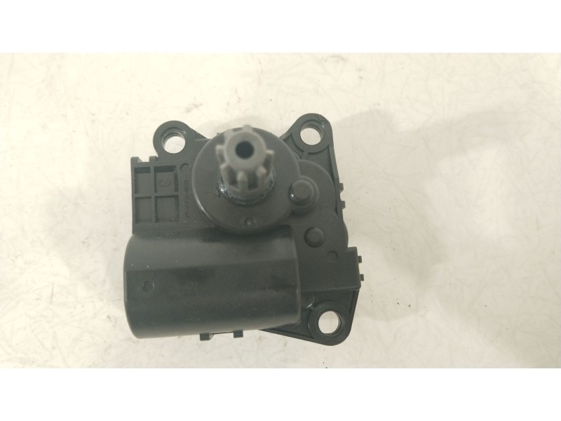 Recambio de motor apertura trampillas climatizador para tesla model 3 ev referencia OEM IAM 150064000A  