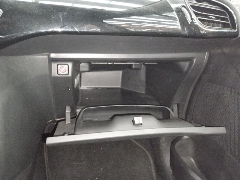 Recambio de guantera para citroën c3 iii (sx) 1.2 vti 82 lpg referencia OEM IAM   