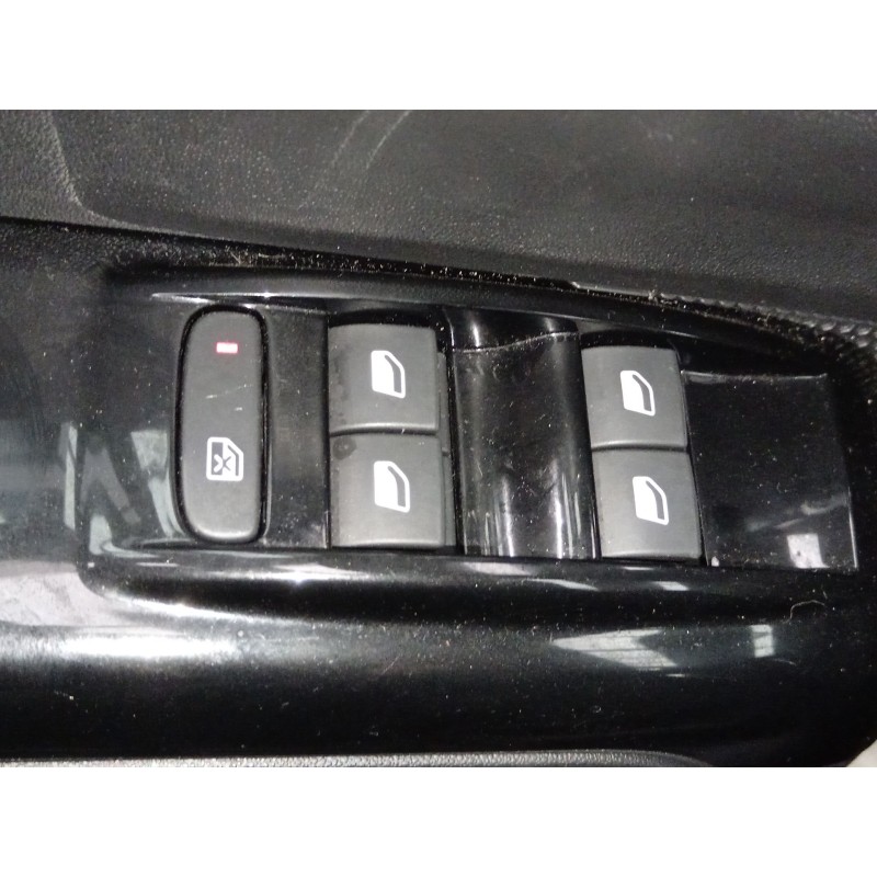 Recambio de mando elevalunas delantero izquierdo para citroën c3 iii (sx) 1.2 thp 110 referencia OEM IAM   