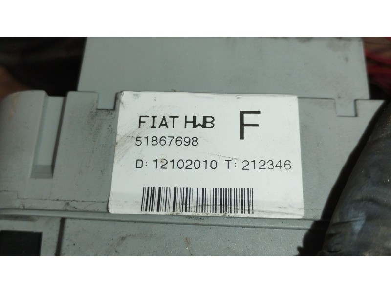 Recambio de caja reles / fusibles para fiat doblo furgoneta/monovolumen (223_) 1.3 d multijet referencia OEM IAM 51867698  