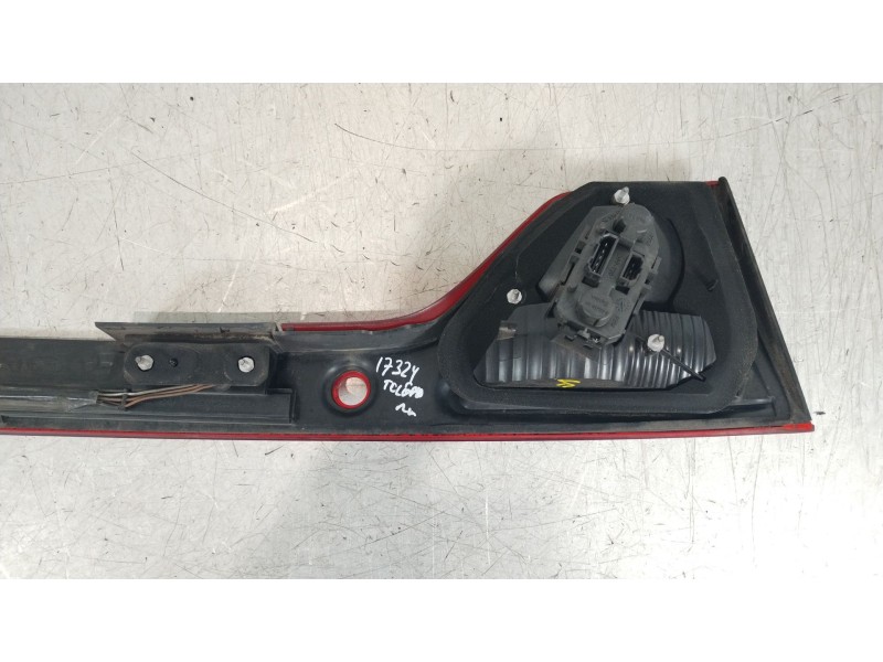 Recambio de piloto trasero central para seat toledo ii (1m2) 1.9 tdi referencia OEM IAM 1M5945107B 1M5945225C 