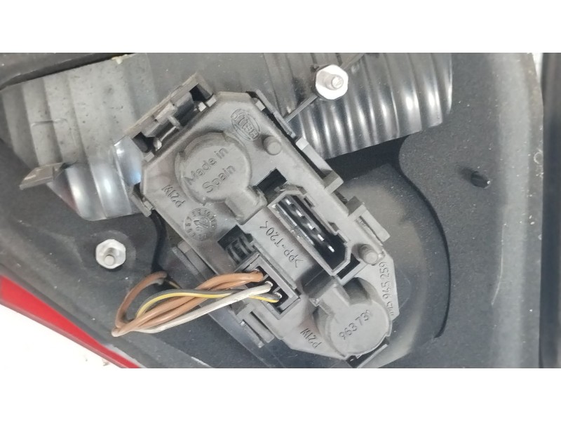 Recambio de piloto trasero central para seat toledo ii (1m2) 1.9 tdi referencia OEM IAM 1M5945107B 1M5945225C 