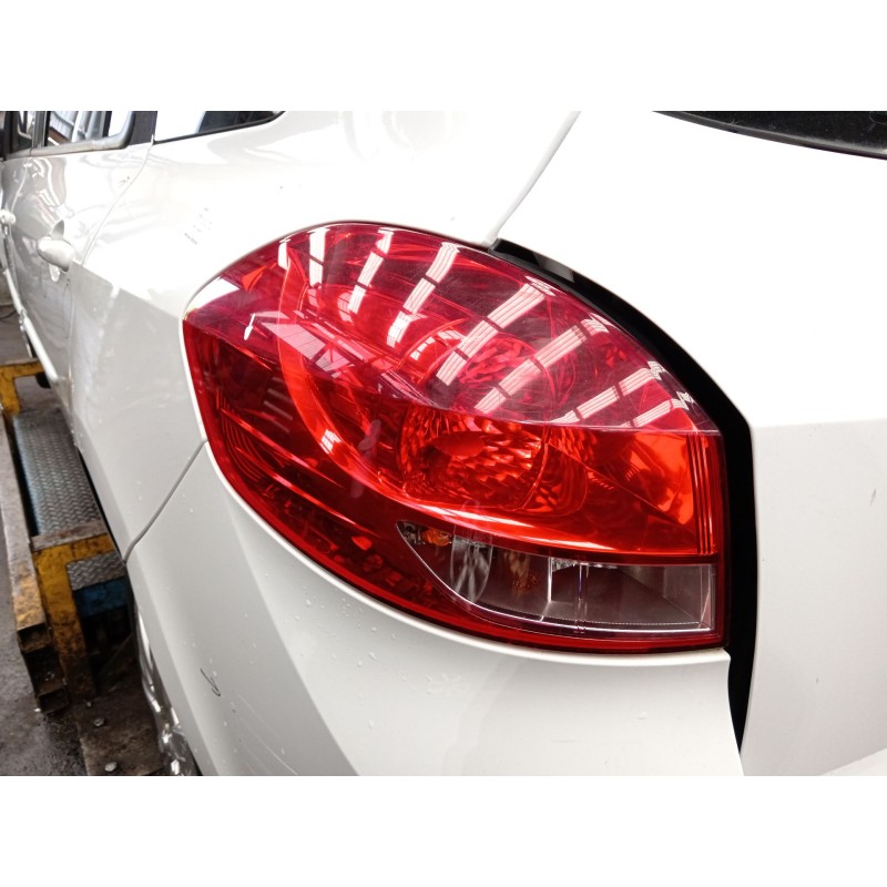 Recambio de piloto trasero izquierdo para renault clio iii grandtour (kr0/1_) 1.5 dci referencia OEM IAM 8200586843  