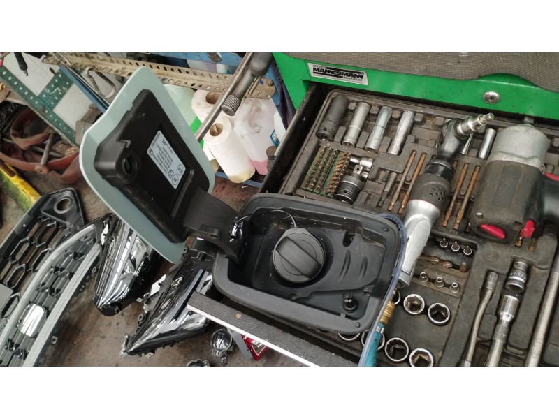 Recambio de tapa exterior combustible para seat arona (kj7, kjp) 1.5 tsi referencia OEM IAM 6F9809905  