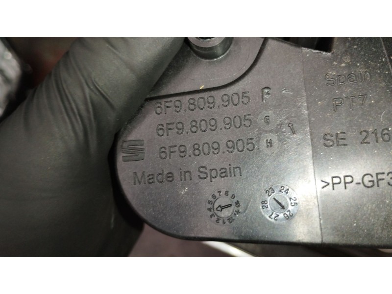 Recambio de tapa exterior combustible para seat arona (kj7, kjp) 1.5 tsi referencia OEM IAM 6F9809905  