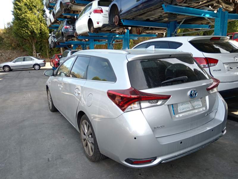 toyota auris (_e18_) del año 2016