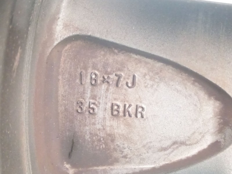 Recambio de llanta para toyota rav 4 advance hybrid referencia OEM IAM 4261142600  