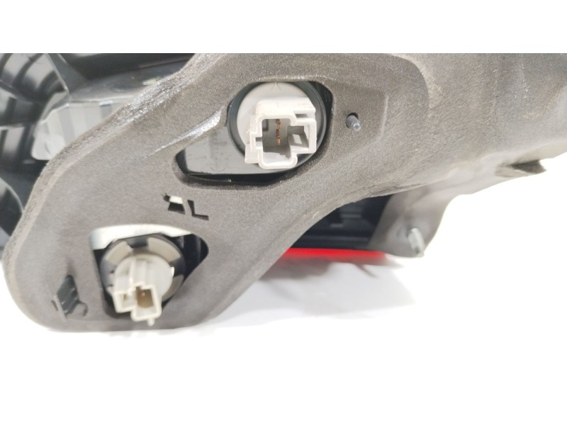 Recambio de piloto trasero izquierdo en porton para subaru legacy lim. b14 limited referencia OEM IAM 84912AJ240  