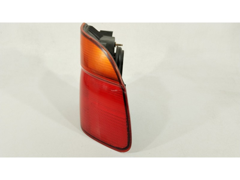 Recambio de piloto trasero derecho para bmw 5 touring (e39) 520 d referencia OEM IAM 63218371328 8371324 393440