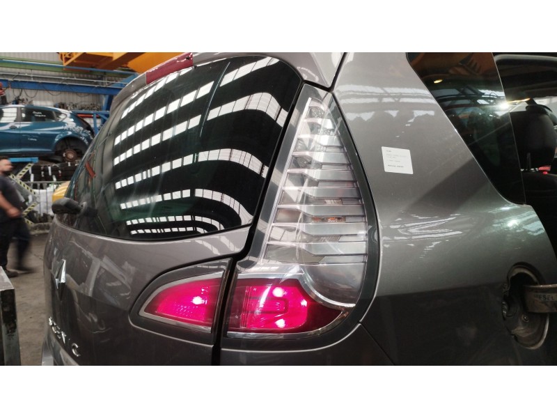 Recambio de piloto trasero derecho para renault scénic iii (jz0/1_) 1.5 dci referencia OEM IAM 265508247R  