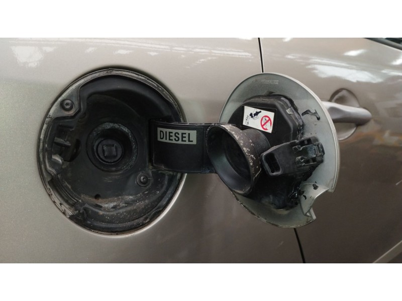 Recambio de tapa exterior combustible para renault grand scénic iii (jz0/1_) 1.9 dci referencia OEM IAM   