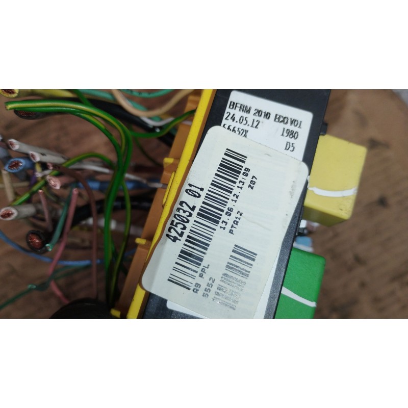 Recambio de caja reles / fusibles para peugeot 208 i (ca_, cc_) 1.2 vti 82 referencia OEM IAM 42503201  