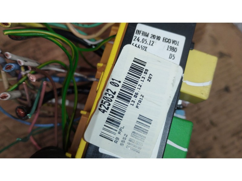 Recambio de caja reles / fusibles para peugeot 208 i (ca_, cc_) 1.2 vti 82 referencia OEM IAM 42503201  