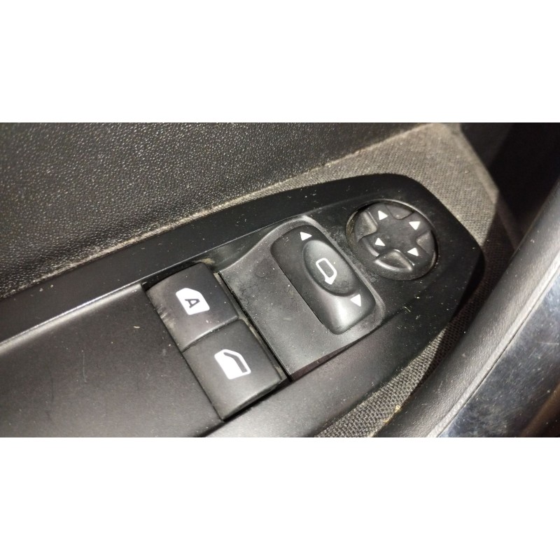 Recambio de mando elevalunas delantero izquierdo para peugeot 208 i (ca_, cc_) 1.2 vti 82 referencia OEM IAM   