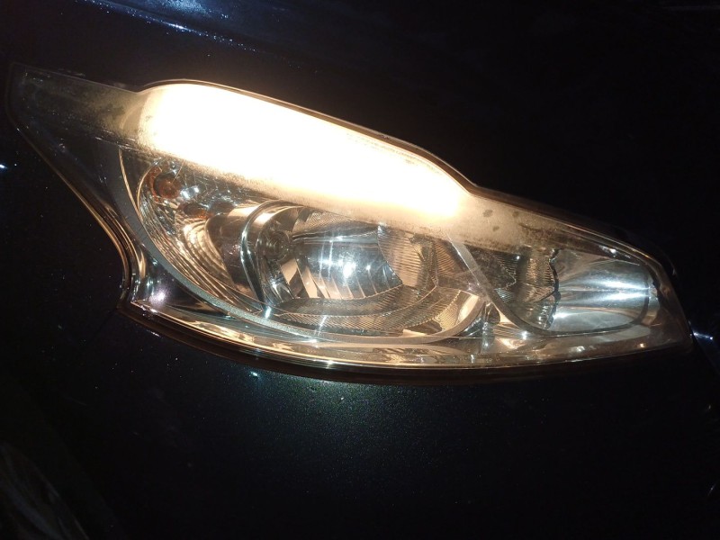 Recambio de faro derecho para peugeot 208 i (ca_, cc_) 1.2 vti 82 referencia OEM IAM   