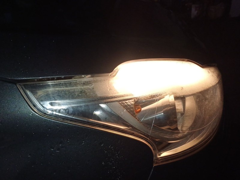 Recambio de faro derecho para peugeot 208 i (ca_, cc_) 1.2 vti 82 referencia OEM IAM   