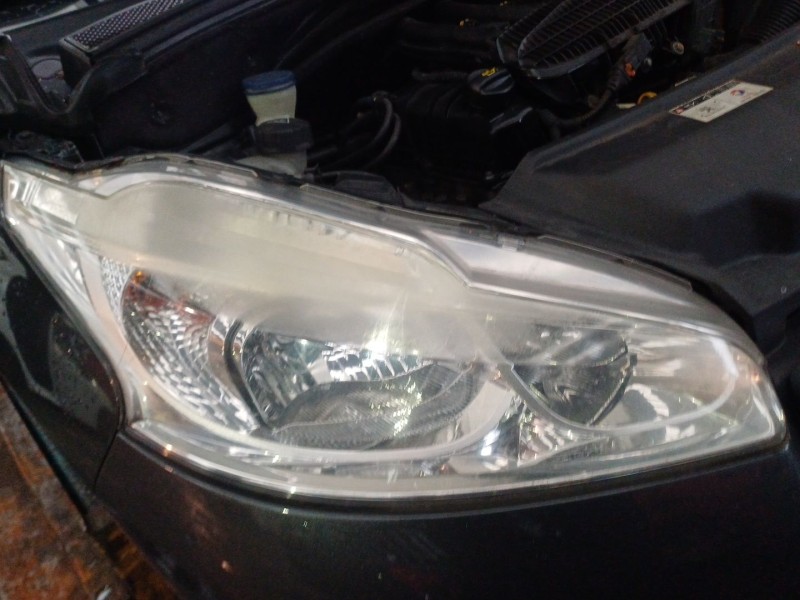 Recambio de faro derecho para peugeot 208 i (ca_, cc_) 1.2 vti 82 referencia OEM IAM   