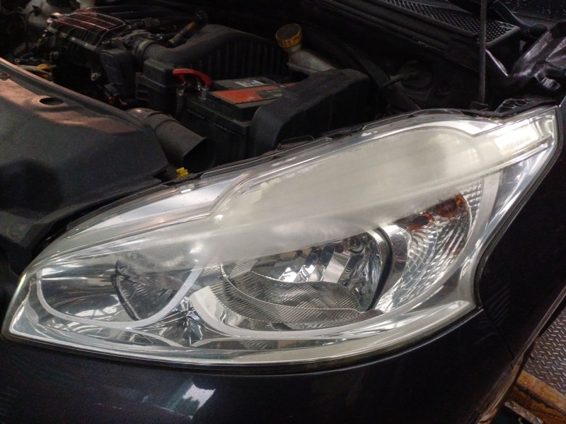 Recambio de faro izquierdo para peugeot 208 i (ca_, cc_) 1.2 vti 82 referencia OEM IAM   