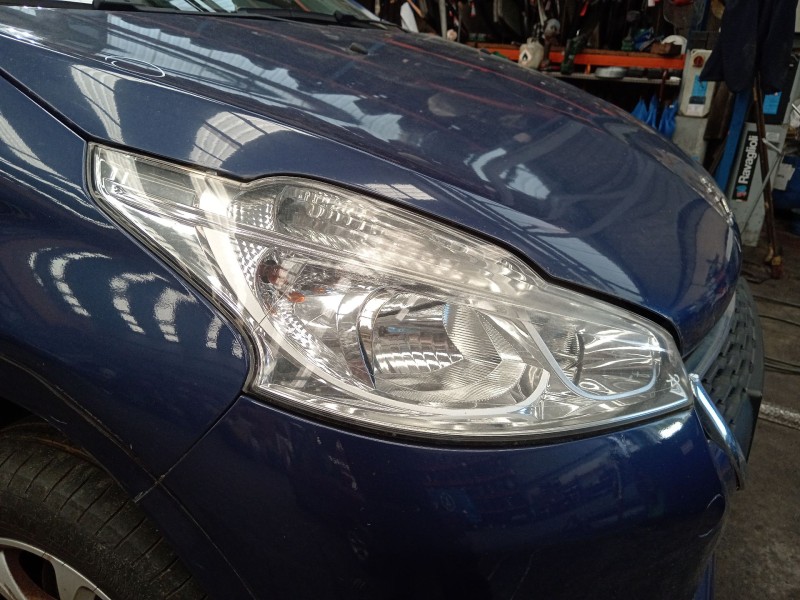 Recambio de faro derecho para peugeot 208 i (ca_, cc_) 1.2 vti 82 referencia OEM IAM   