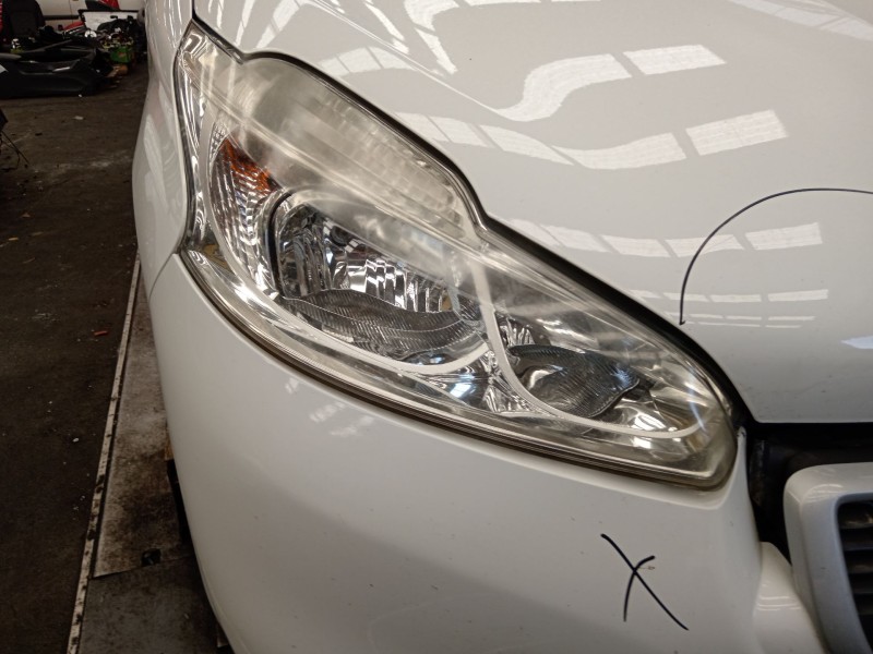 Recambio de faro derecho para peugeot 208 i (ca_, cc_) 1.4 hdi referencia OEM IAM   