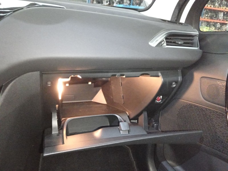 Recambio de guantera para peugeot 208 i (ca_, cc_) 1.2 vti 82 referencia OEM IAM   