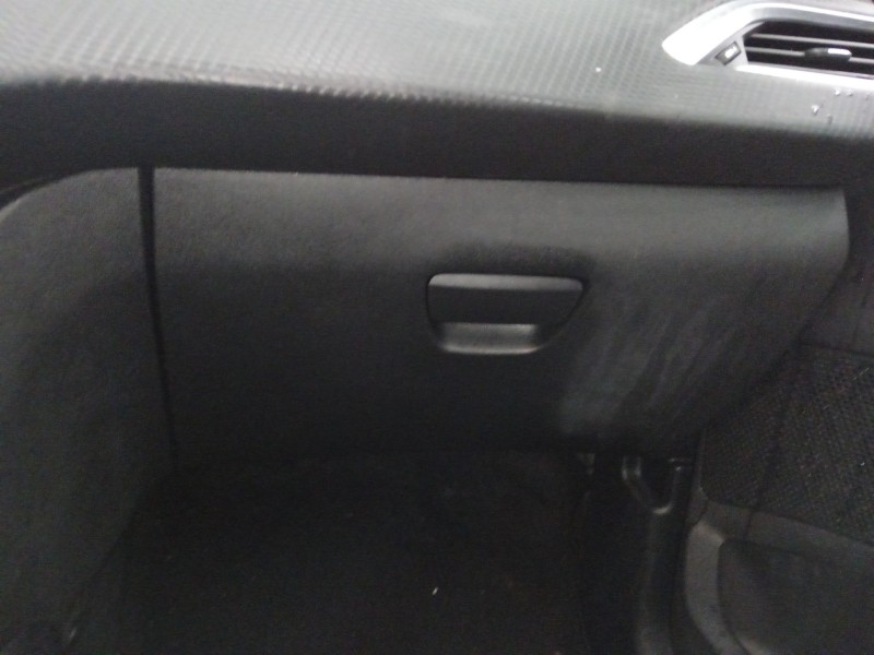 Recambio de guantera para peugeot 208 i (ca_, cc_) 1.2 puretech 82 referencia OEM IAM   