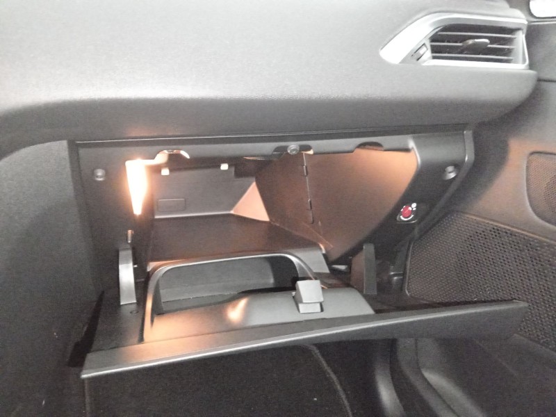 Recambio de guantera para peugeot 208 i (ca_, cc_) 1.2 vti 82 referencia OEM IAM   