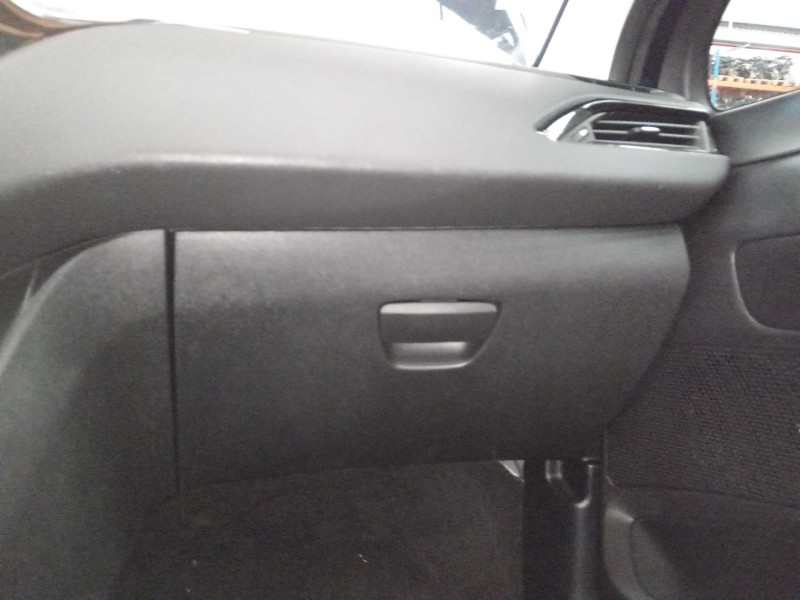Recambio de guantera para peugeot 208 i (ca_, cc_) 1.2 vti 82 referencia OEM IAM   