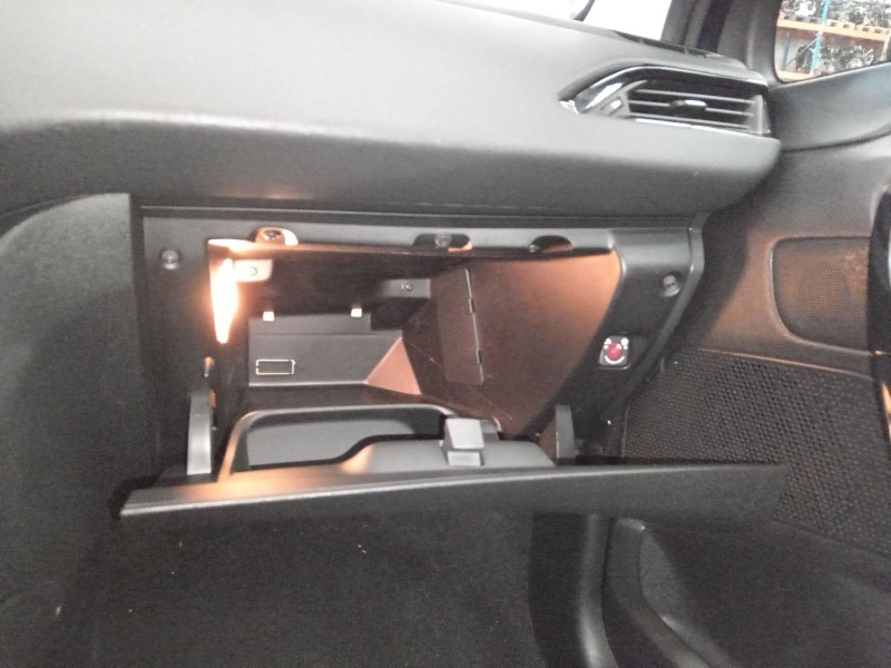 Recambio de guantera para peugeot 208 i (ca_, cc_) 1.2 vti 82 referencia OEM IAM   