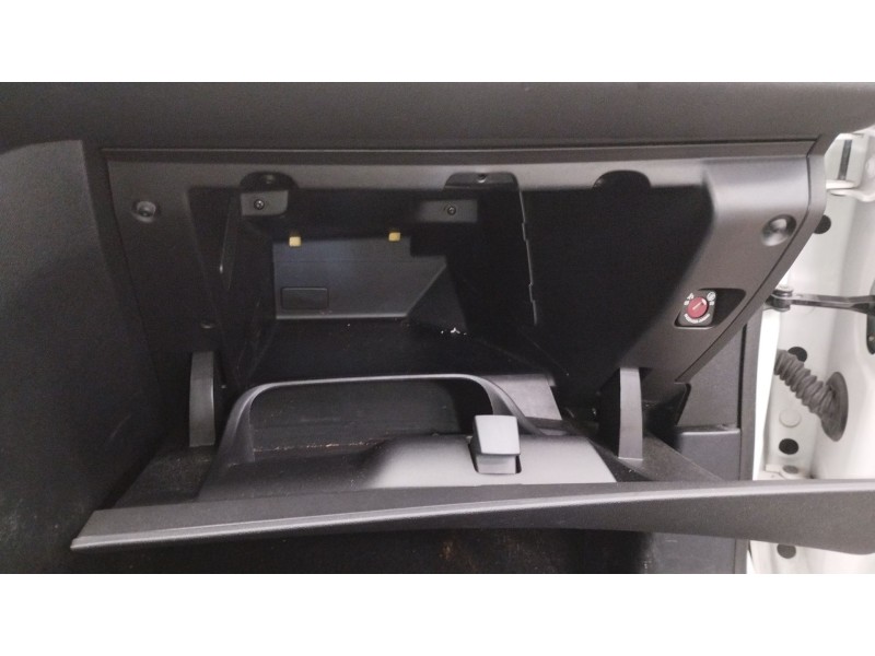 Recambio de guantera para peugeot 208 i (ca_, cc_) 1.4 hdi referencia OEM IAM   
