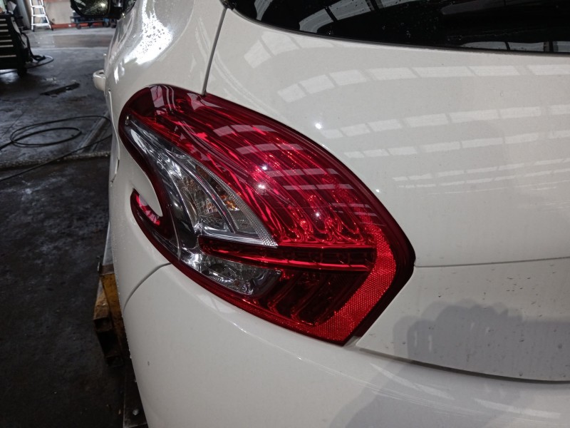 Recambio de piloto trasero izquierdo para peugeot 208 i (ca_, cc_) 1.2 vti 82 referencia OEM IAM   