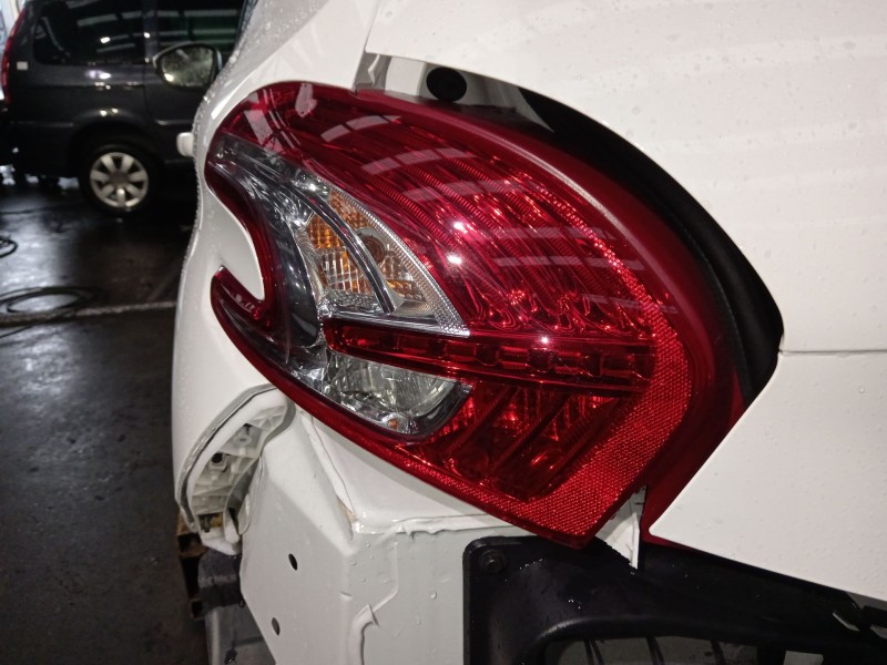 Recambio de piloto trasero izquierdo para peugeot 208 i (ca_, cc_) 1.2 vti 82 referencia OEM IAM   