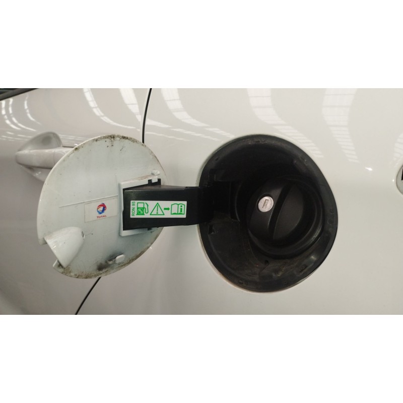 Recambio de tapa exterior combustible para peugeot 208 i (ca_, cc_) 1.2 puretech 82 referencia OEM IAM   