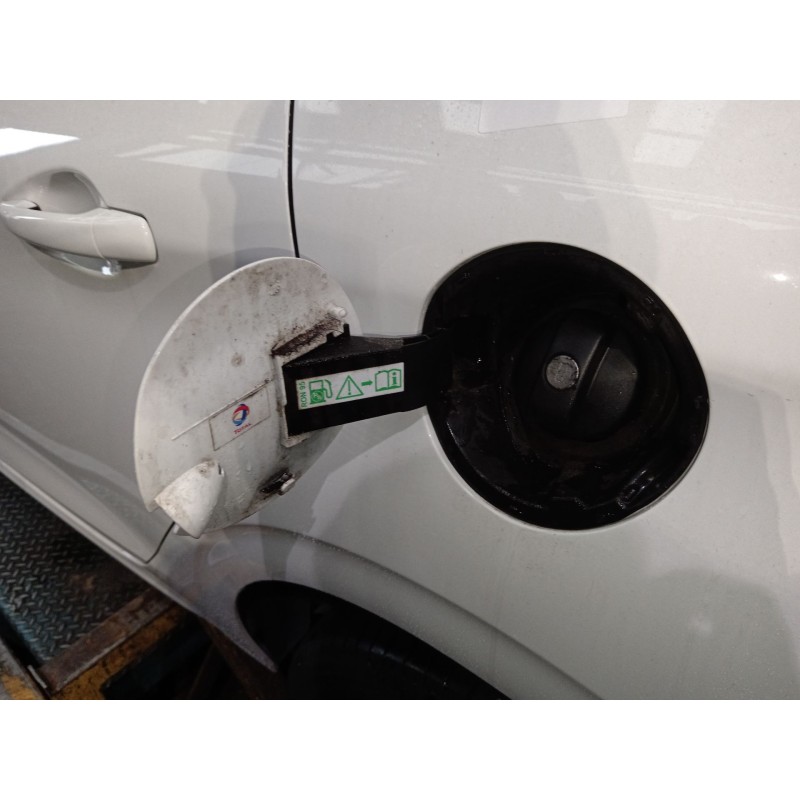 Recambio de tapa exterior combustible para peugeot 208 i (ca_, cc_) 1.2 vti 82 referencia OEM IAM   
