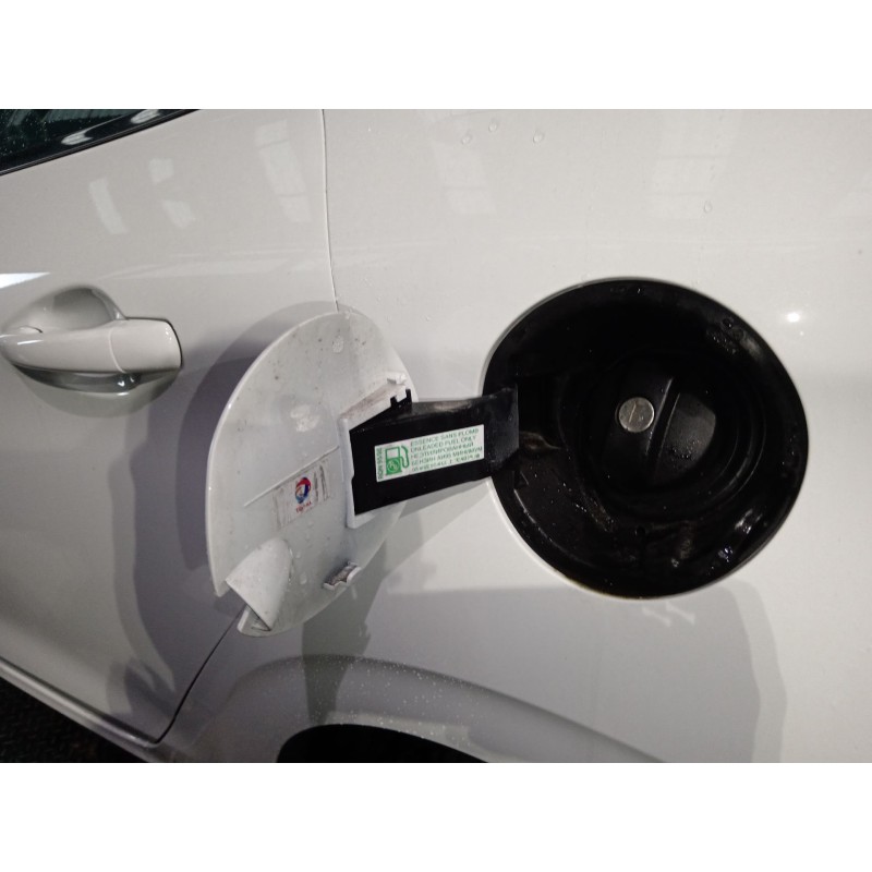 Recambio de tapa exterior combustible para peugeot 208 i (ca_, cc_) 1.2 vti 82 referencia OEM IAM   