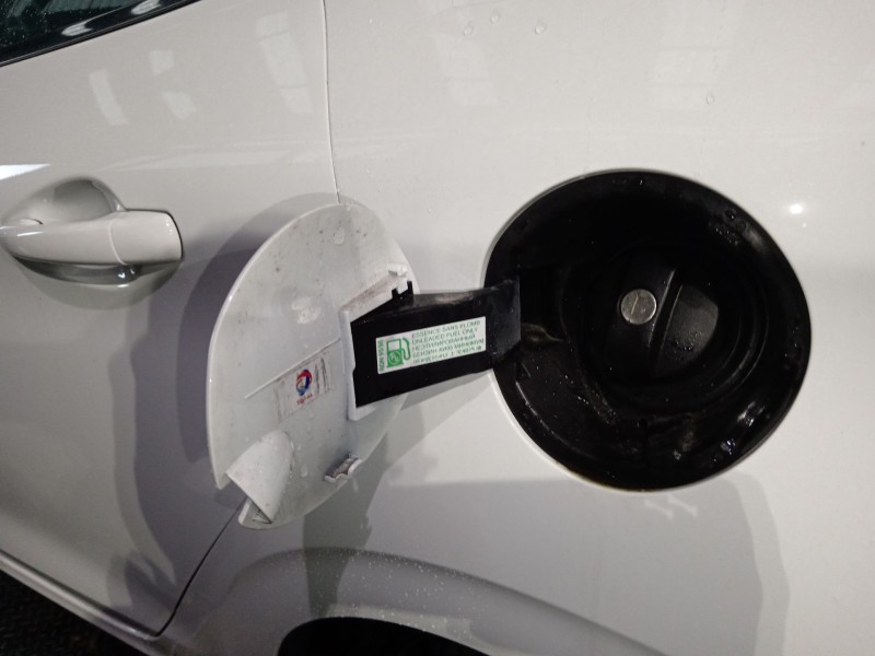 Recambio de tapa exterior combustible para peugeot 208 i (ca_, cc_) 1.2 vti 82 referencia OEM IAM   